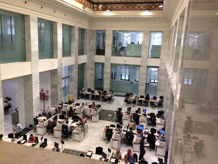 Intersindical se reúne con partidos políticos para solucionar la interinidad en las administraciones