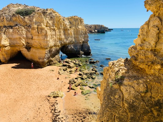 Escritores mediterráneos buscan lectores universales: razón aquí 