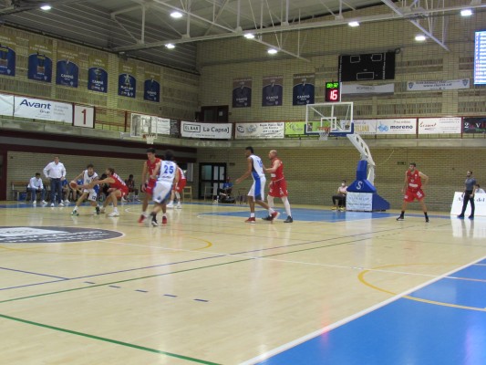 El CB Benicarló tropieza ante el Prat en su primer partido de temporada