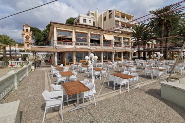 Benicàssim suspenderá el pago de   la tasa de terrazas a hostelería y comercio durante el 2021
