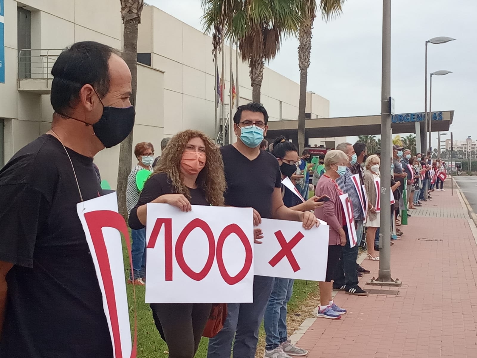 Una 'performance' para pedir al Consell que inicie la reversión de Torrevieja en plazo