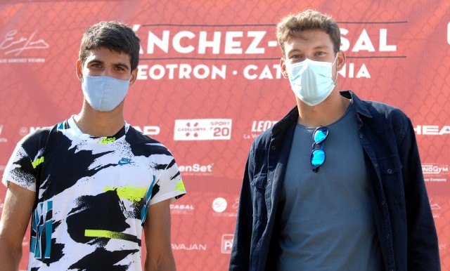 Alcaraz está a dos juegos de la final en el torneo ATP de Barcelona cuando la lluvia para su partido