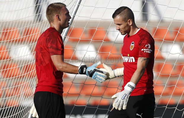 Jaume, el portero que más para de LaLiga, frente a Cillessen, el más caro de la plantilla
