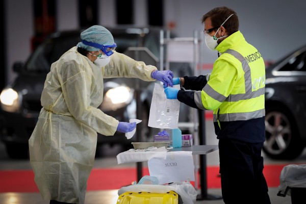 Un brote de coronavirus infecta a 14 personas en una residencia de Águilas
