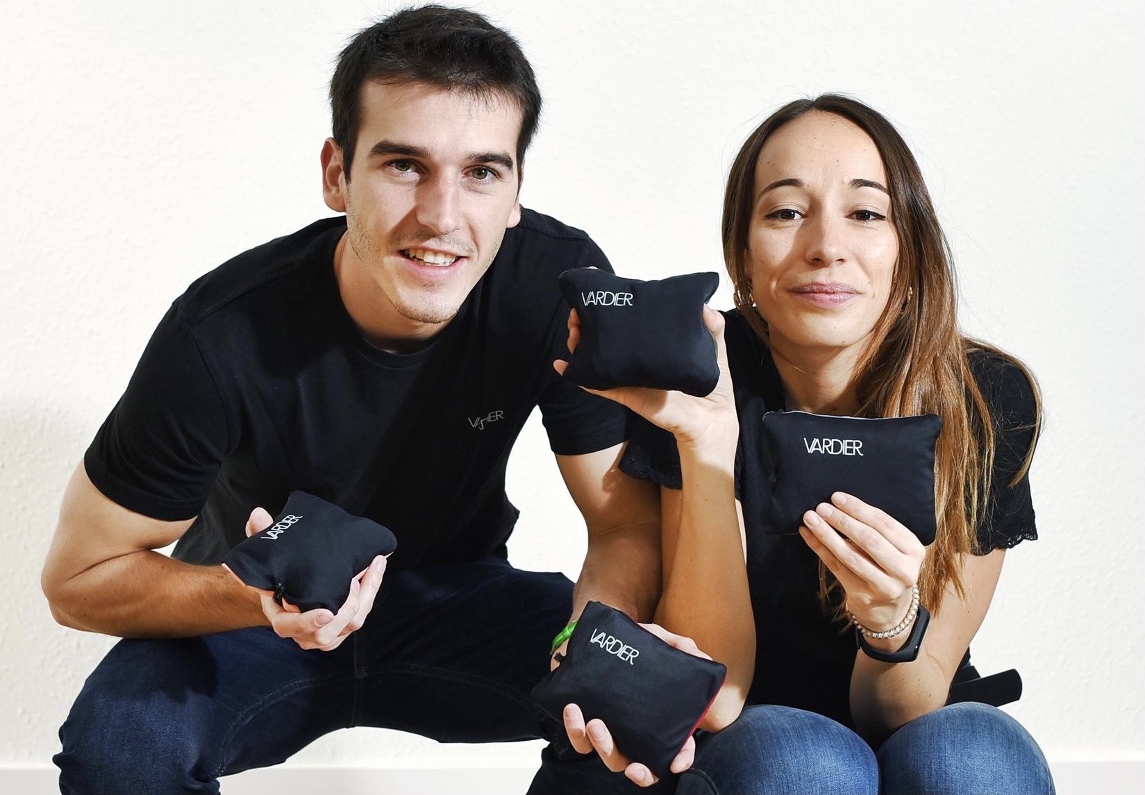 Vardier, la 'startup' valenciana de ropa plegable para guardar en bolsos como porsiacasos