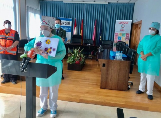 Lorquí cuida a sus vecinos: el Ayuntamiento y Lorquiplast repartirán más de 15.000 mascarillas 
