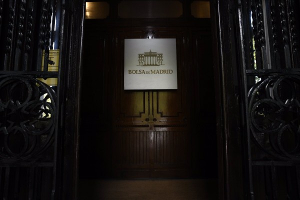 El Ibex 35 recupera un 2,9% en la semana y afianza los 6.900 puntos