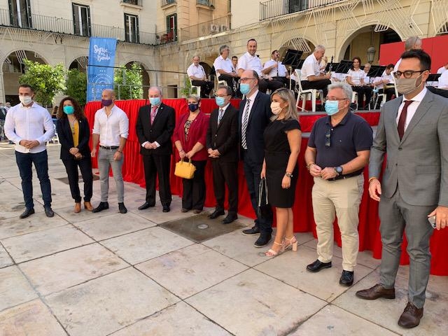 La vicealcaldesa Mª Carmen Sánchez preside los actos del 9 d'Octubre en el Ayuntamiento de Alicante
