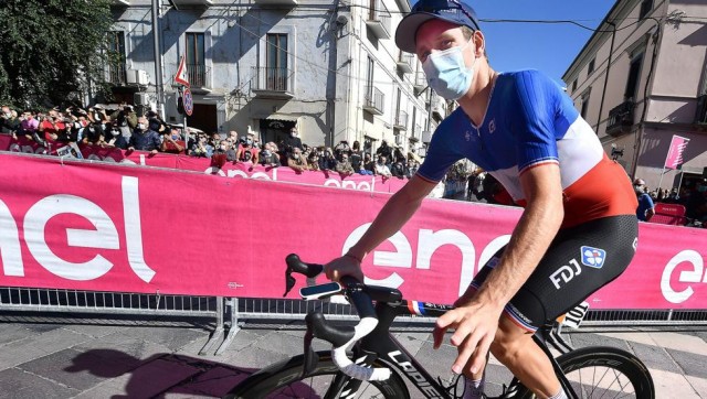 Démare gana su tercera etapa en el Giro y Almeida sigue de rosa

