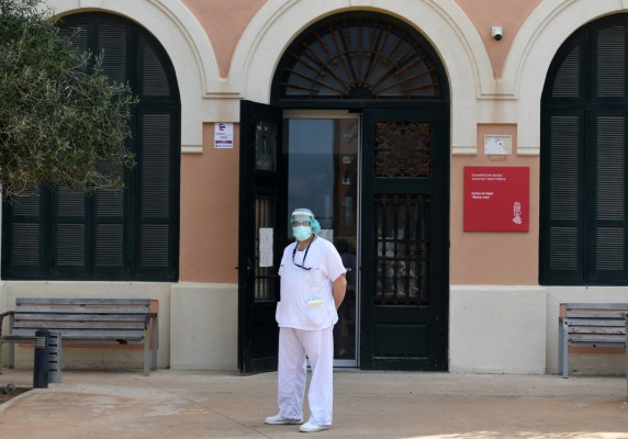 El juez mantiene la imputación de los altos cargos de Sanidad por la falta de material frente a la covid