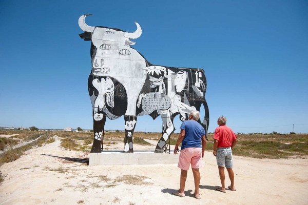 El Guernica-Osborne del artista Sam3, ¿obra cultural o icono turístico? 