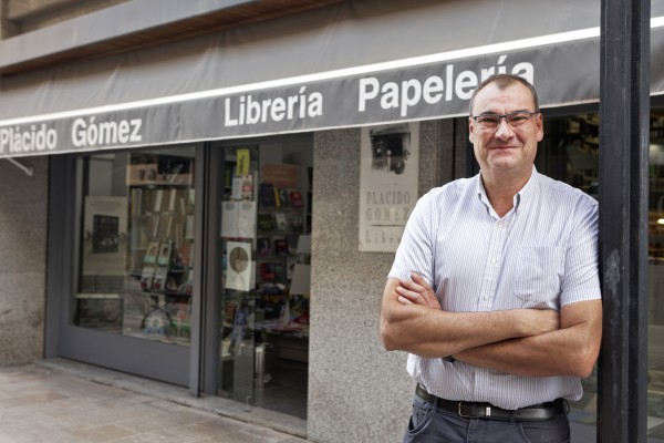 Plácido Gómez o el secreto para estar 150 años despachando libros