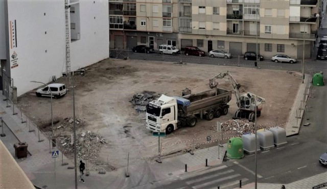 Elda comienza la construcción de 50 plazas de aparcamiento en el antiguo depósito de La Cruz 