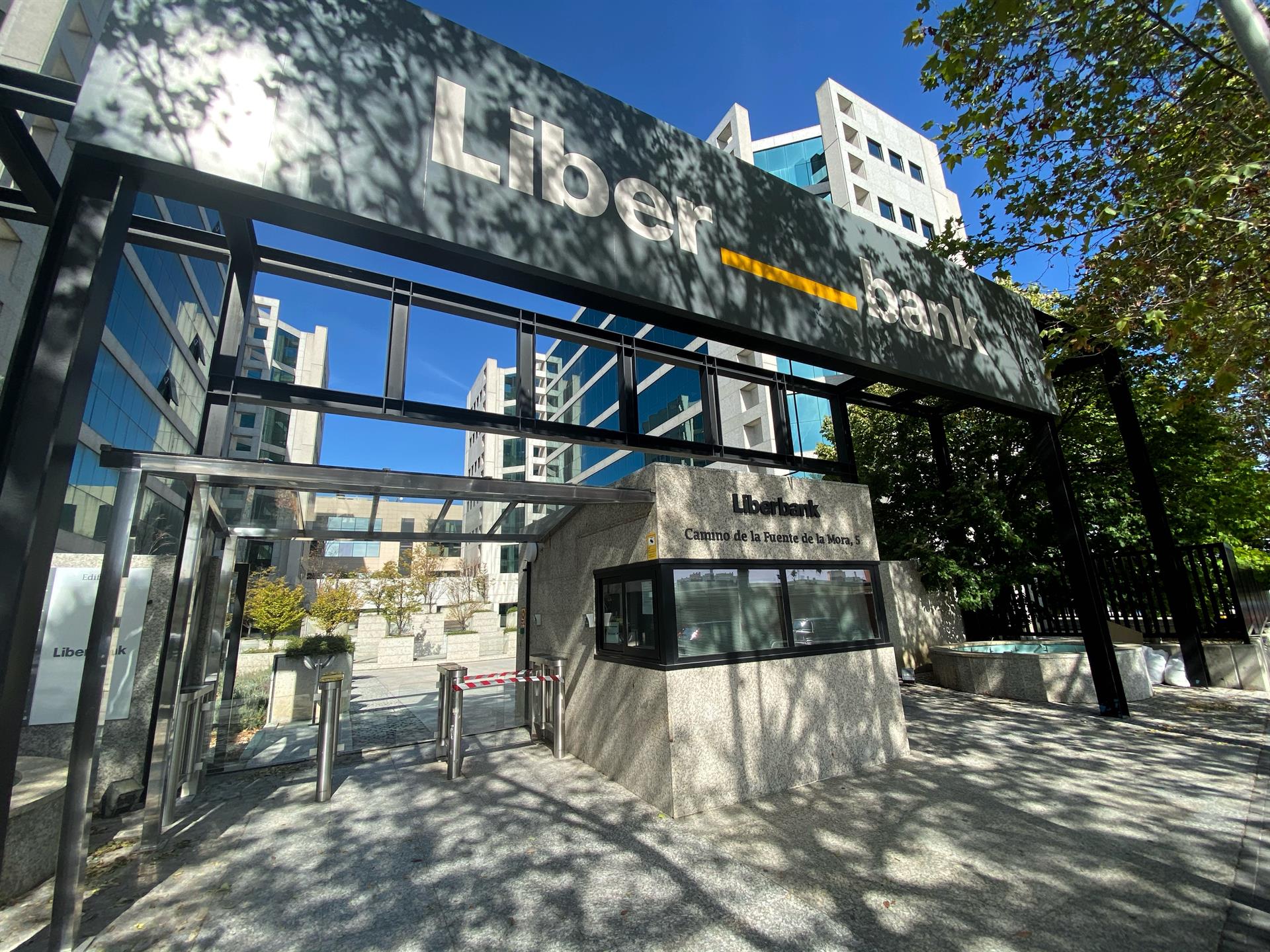 Los consejos de Unicaja y Liberbank formalizan las conversaciones para negociar su fusión