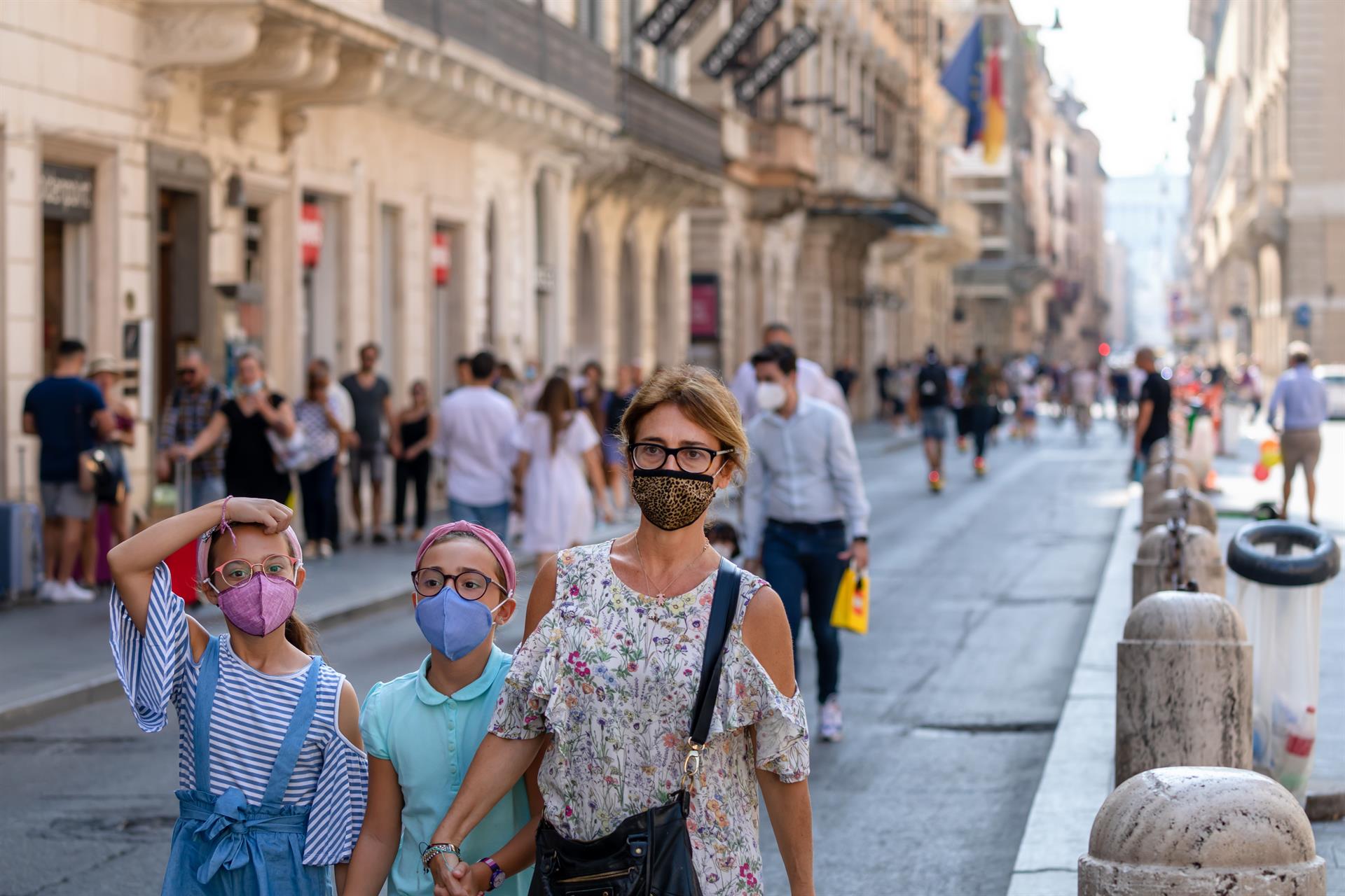 España registra 10.491 nuevos casos de covid-19, 5.075 en 24 horas, y 76 muertes más