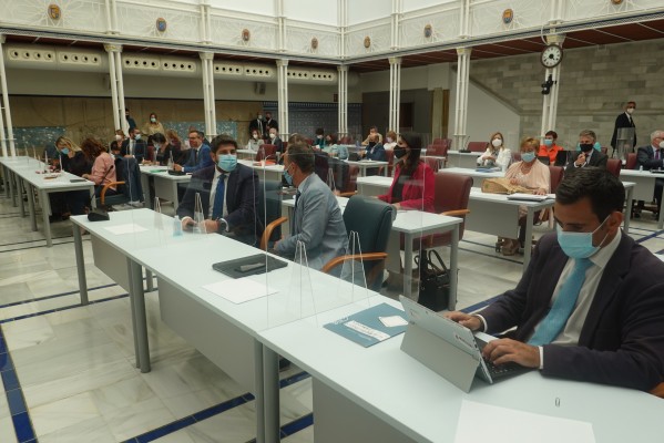 Críticas en la arena... pero acuerdos en la mesa: la Asamblea pacta soluciones para las inundaciones