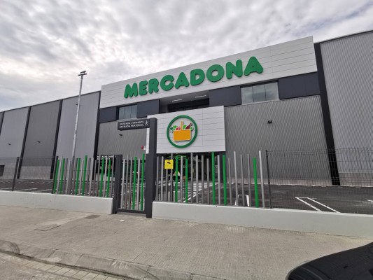 Las cadenas de alimentación refuerzan su presencia en Castelló como estrategia de expansión