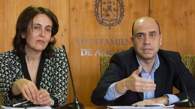 El alcalde de Alicante cede las competencias de Comercio a Gloria Vara