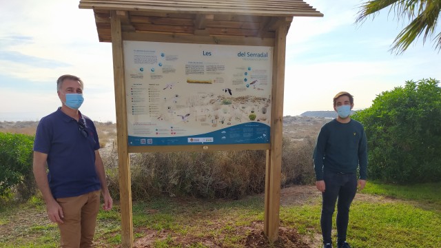 Castelló instala nueva señalética divulgativa en la reserva dunar de la playa del Serradal