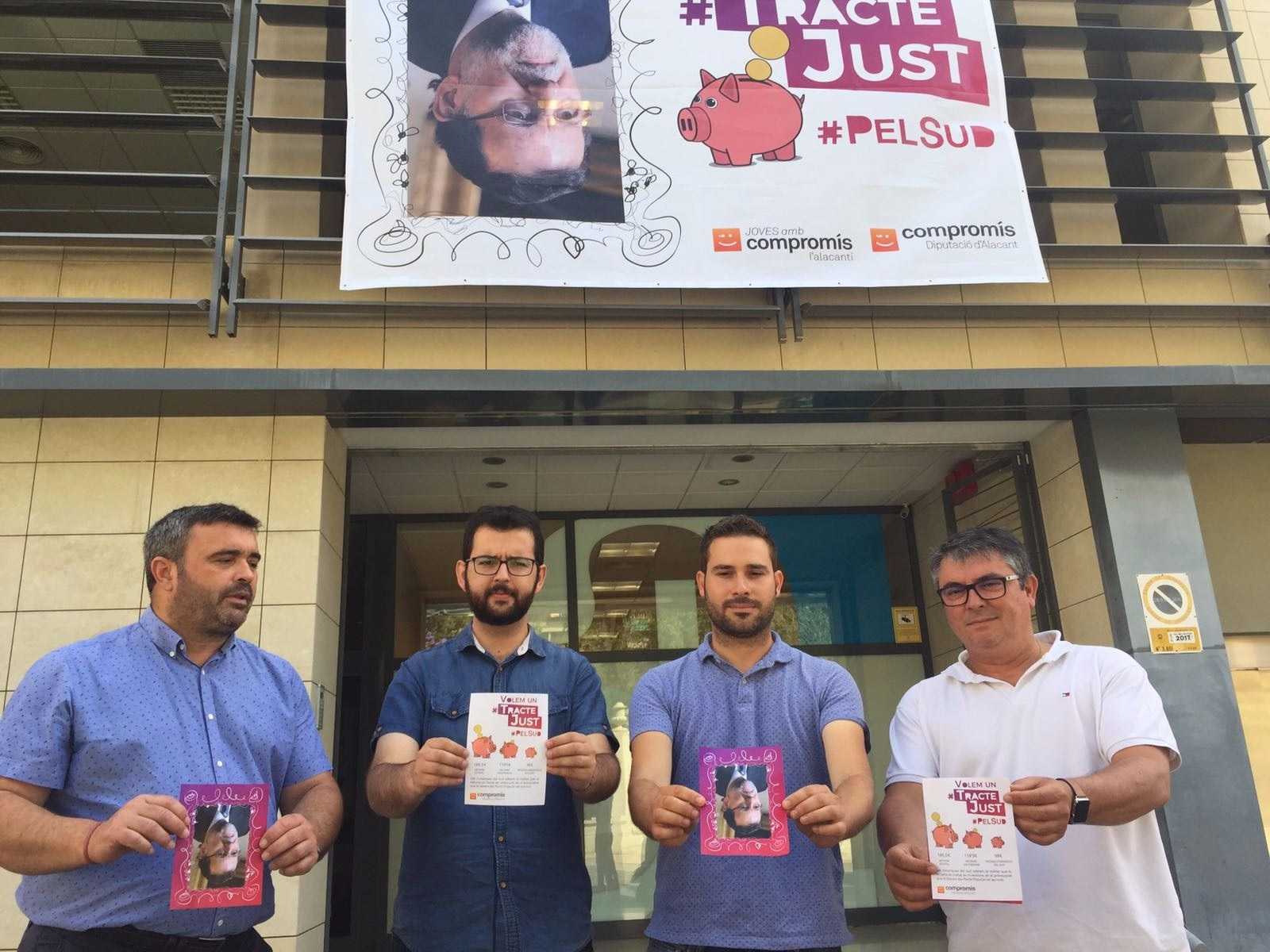 Compromís cuelga el retrato de Rajoy boca abajo por el trato que da a la Comunitat