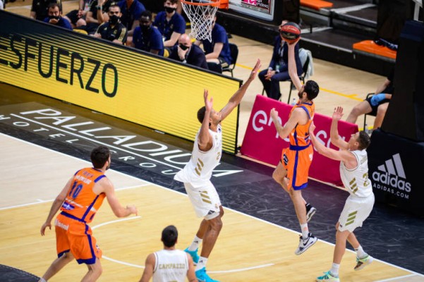Valencia Basket visita al Madrid con dudas pero con el colchón del triunfo inicial en Euroliga