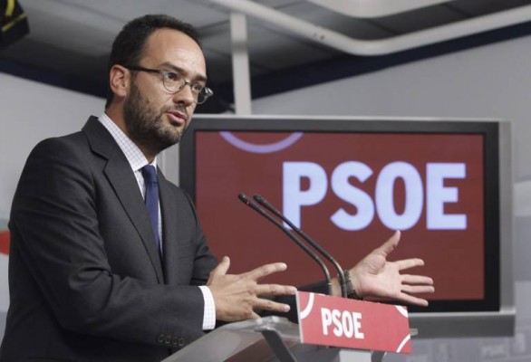 El PSOE comunica la designación de Ábalos como portavoz y la continuidad de Hernando en la dirección