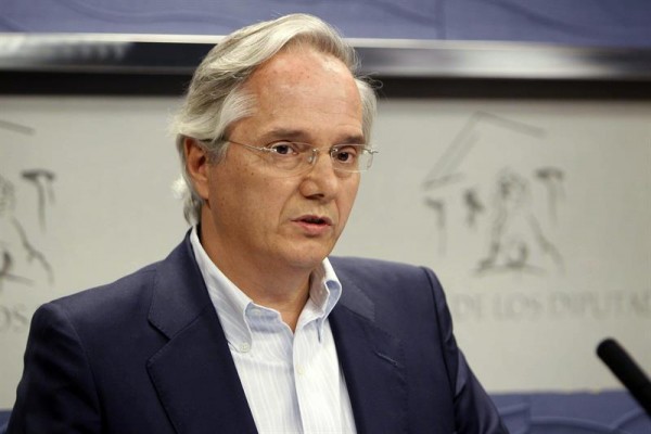 De la Serna asegura que no renunciará a su candidatura y defiende la compatibilidad de su actividad