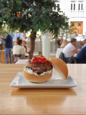 MiCub celebra la valencianía con una hamburguesa de figatell