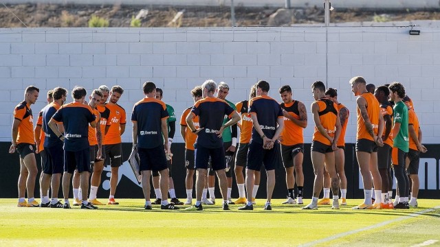 El Valencia confirma su lista de dorsales con el '10' libre