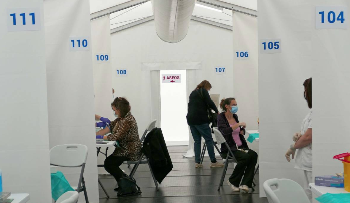 Sanidad compra miles de ordenadores, webcams y auriculares para el trabajo fuera de consulta