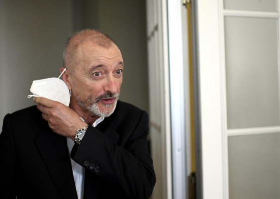 Pérez-Reverte presenta 'Línea de fuego': 