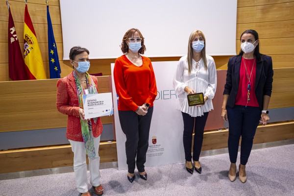 Disfrimur recibe el 'Distintivo de Igualdad' de la Región 