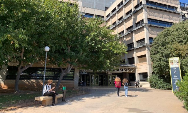 Profesores de Farmacia suspenden las clases presenciales por el brote en el Galileo Galilei