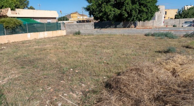Los solares sucios no son solo privados: Padín avisa de dos de titularidad municipal en Santa Lucía 
