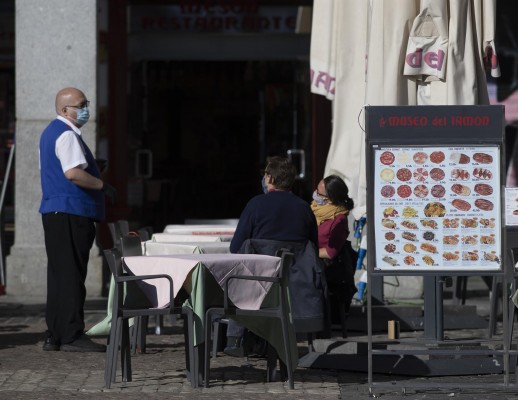  Sanidad notifica 23.480 nuevos casos en España, 2.099 en las últimas 24 horas, y 139 muertes más