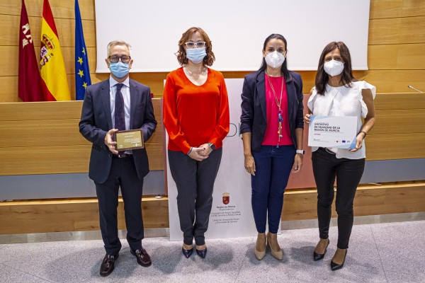 Hefame recibe el 'Distintivo de Igualdad' que concede por primera vez el Gobierno murciano