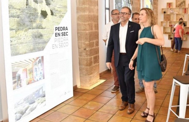La alcaldesa de Vilafranca está confinada y aislada tras dar positivo por covid-19