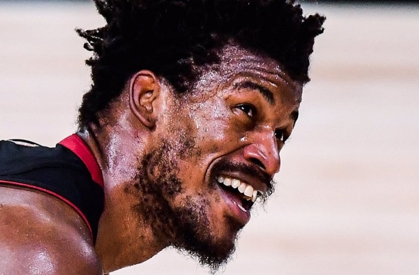 Butler se agiganta para insuflar vida a Miami Heat
