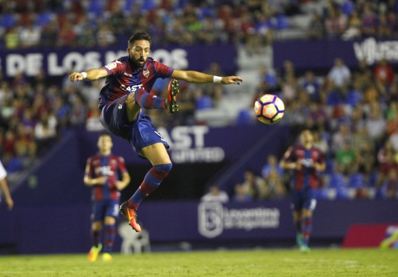 El Levante vence al UCAM Murcia y sigue imparable en casa