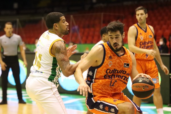 Valencia Basket se bloquea ante un Betis bajo la batuta de Feldeine