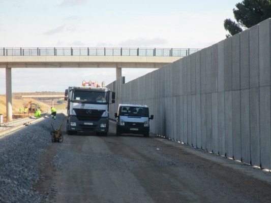 Adif expropiará un centenar de parcelas del AVE Alicante-Murcia para instalar 131 pantallas acústicas
