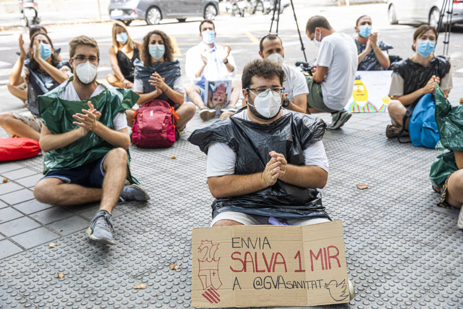 Los MIR celebran que Les Corts reconozcan que su situación es 