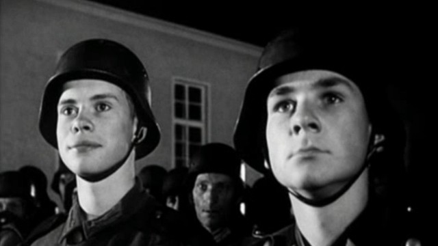 Cine Forum: los nazis huyen al morir la noche