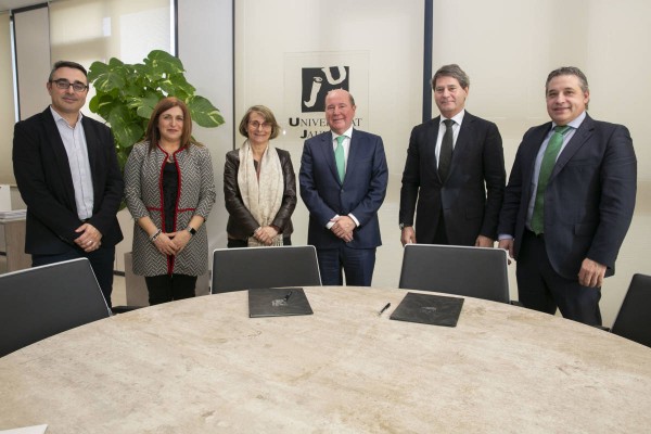La Fundación Torrecid de Liderazgo e Innovación de la UJI ofrece becas para el estudio de másteres