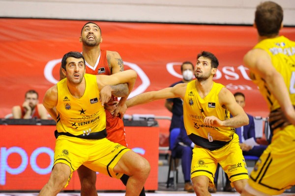 El UCAM, tocado por dejarse remontar 24 puntos en casa y con Jok, visita al campeón Baskonia