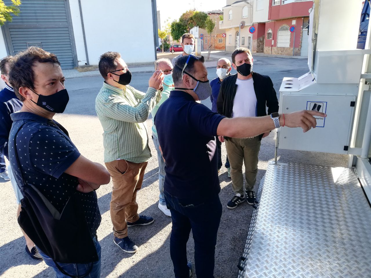 El nuevo punto móvil del ecoparque de Castelló se estrena en los barrios de San Agustín y San Marcos

