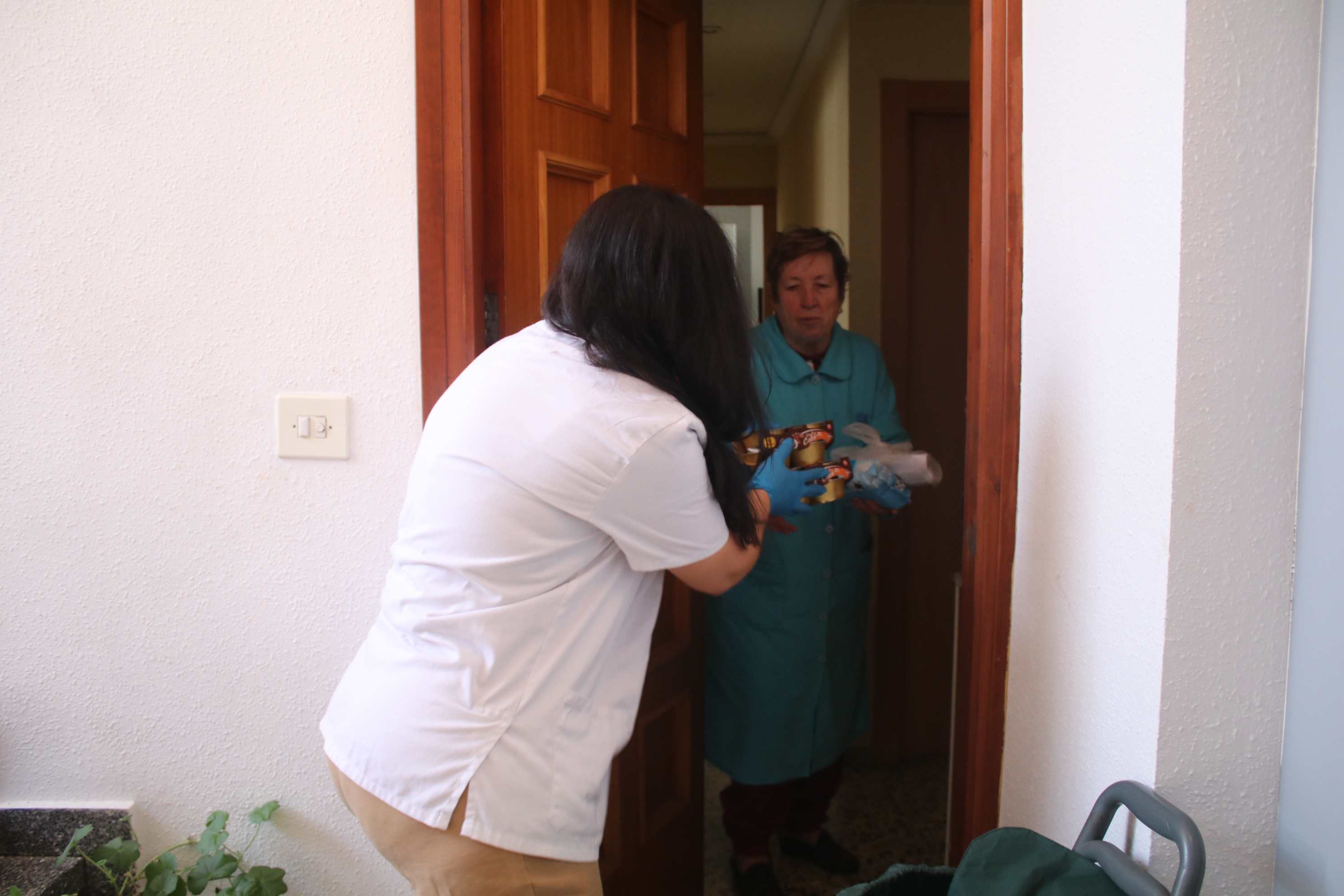 Onda refuerza la atención domiciliaria para ayudar a los vecinos que tienen que guardar cuarentena