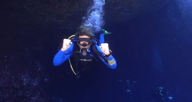 David Bisbal sigue hablando maravillas del buceo en la Región: inmersión en La Azohía 