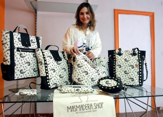 Bolsos solidarios de una joven emprendedora de Petrer a favor de las refugiadas sirias
