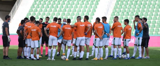 El colombiano Lucumí y el argentino Sánchez Miño debutan en la convocatoria del Elche
